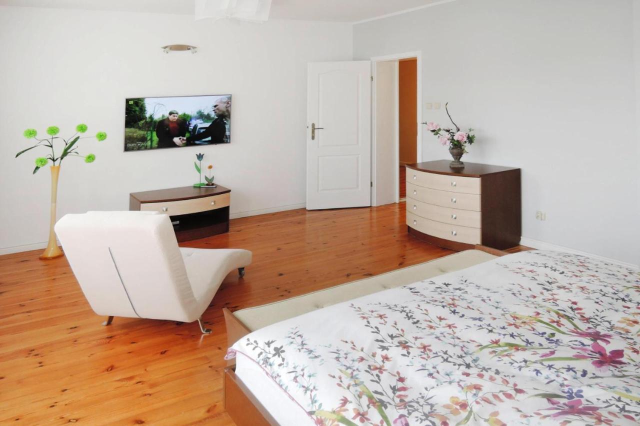 Holiday home Terraced Modern House In